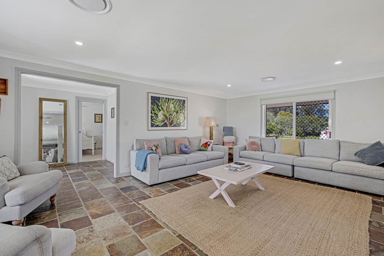 Yurali House Lounge