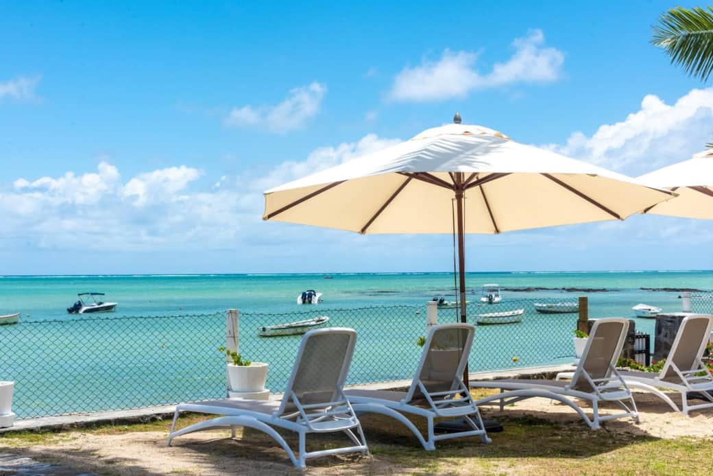 View from the garden over the beach and sea. The garden is shared with the guests of the 1st floor 