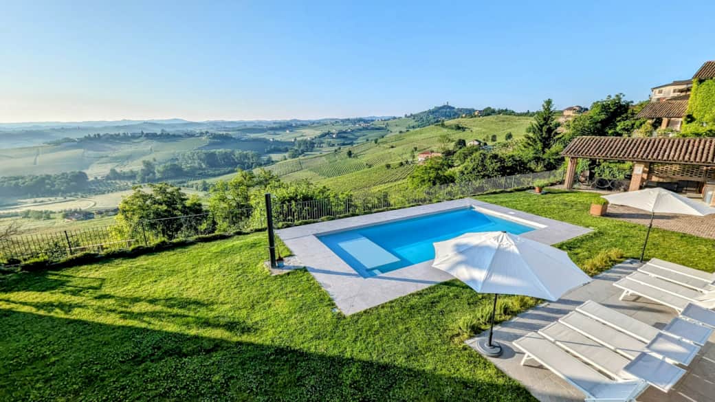 Villa Perla pool and panoramic view