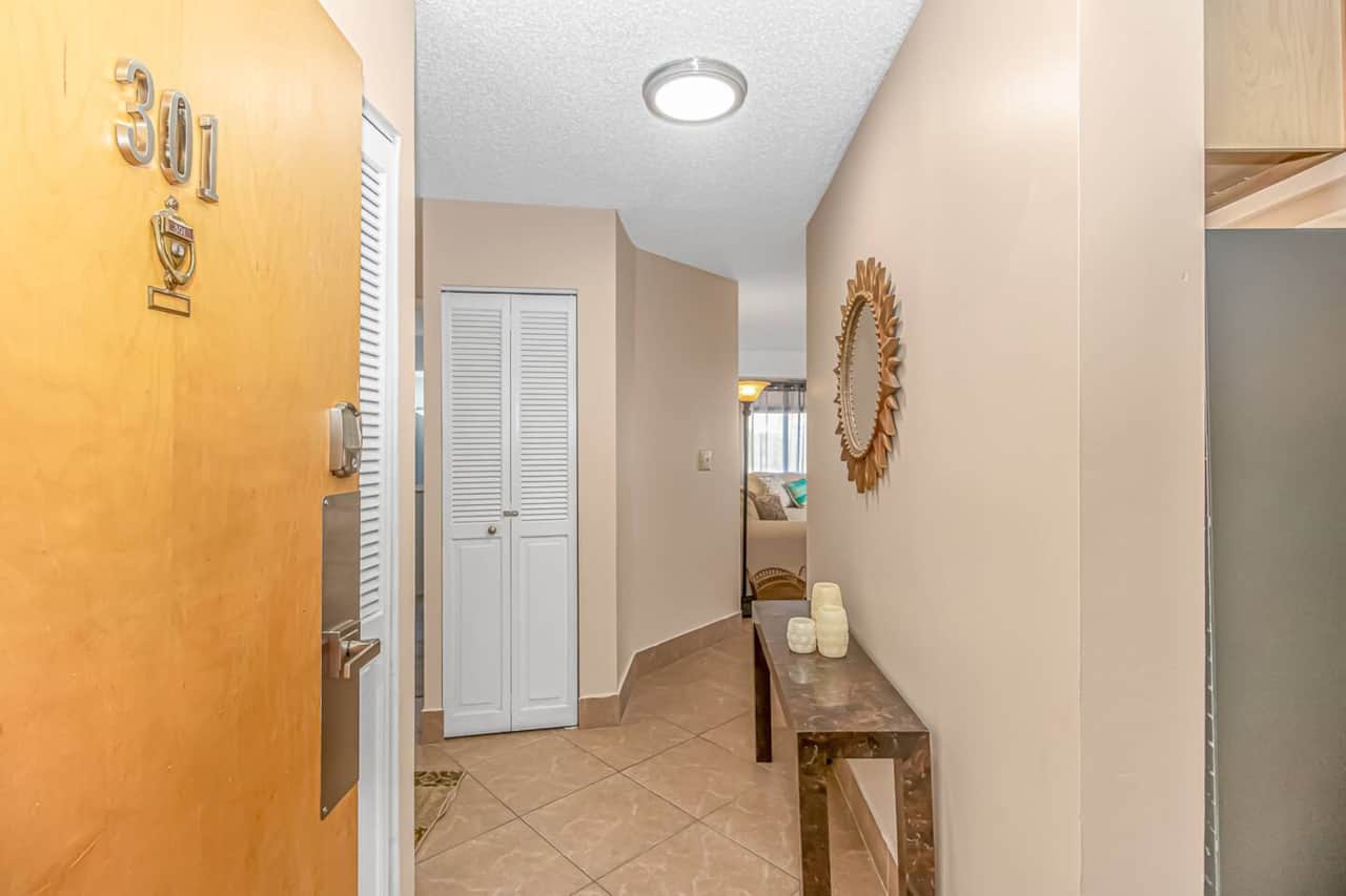 Unit entry into this spacious 3BR/2 1/2 BA suite!