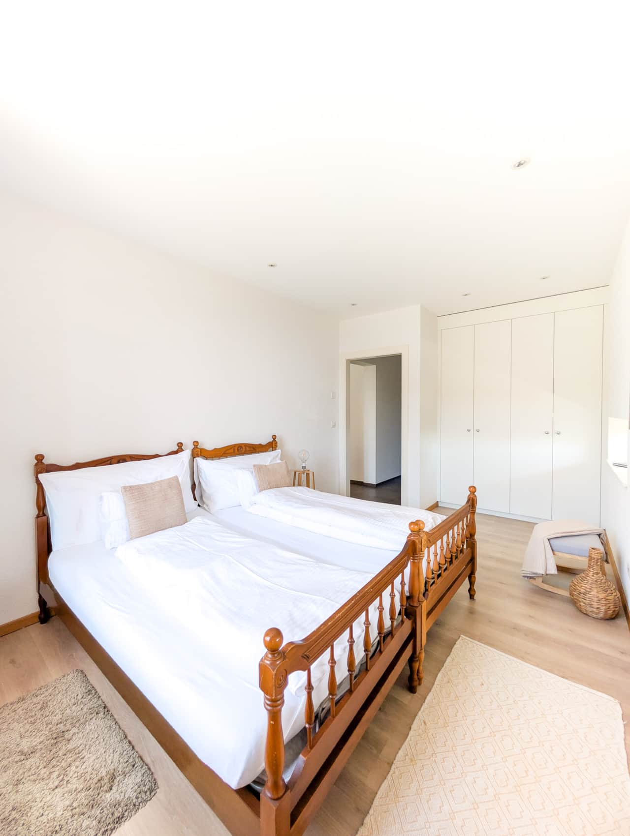 Room equipped with 2 single beds side by side and a storage wardrobe.