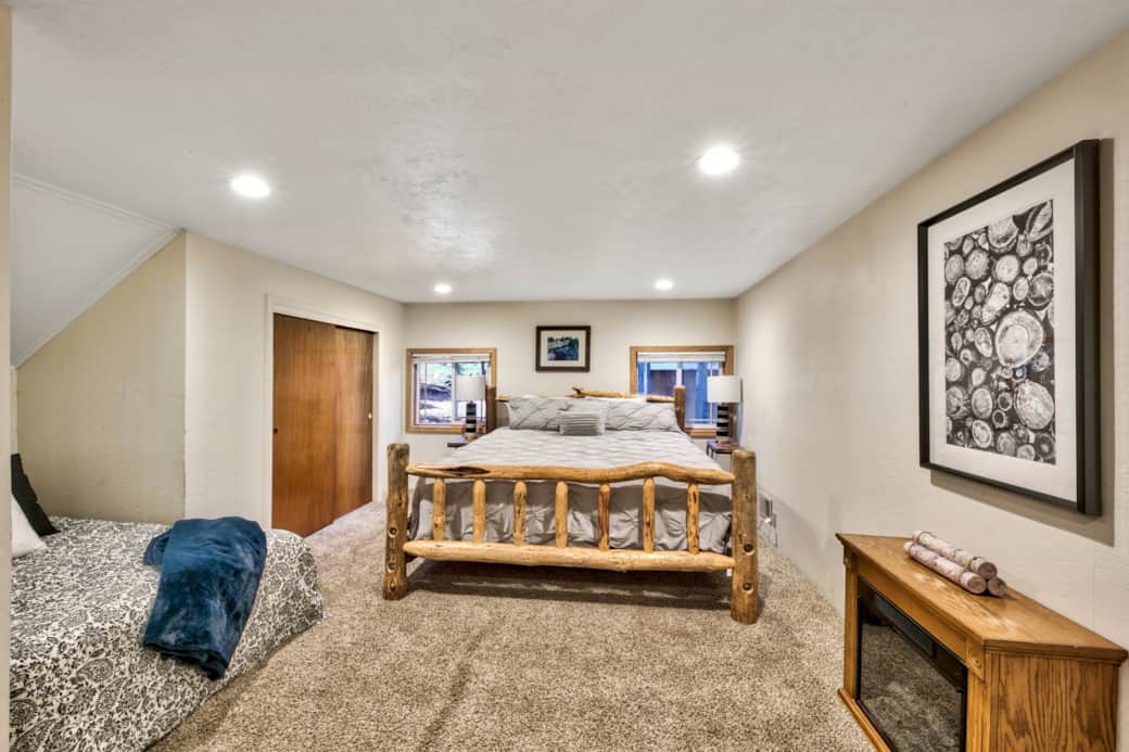 Upstairs bedroom Upstairs bedroom