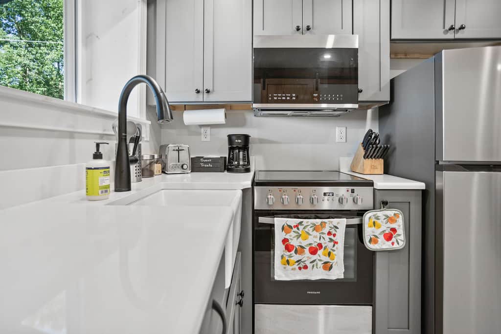 Efficiency Kitchen - 1 Queen bed, 1 bathroom, coffee pot with basket filter 