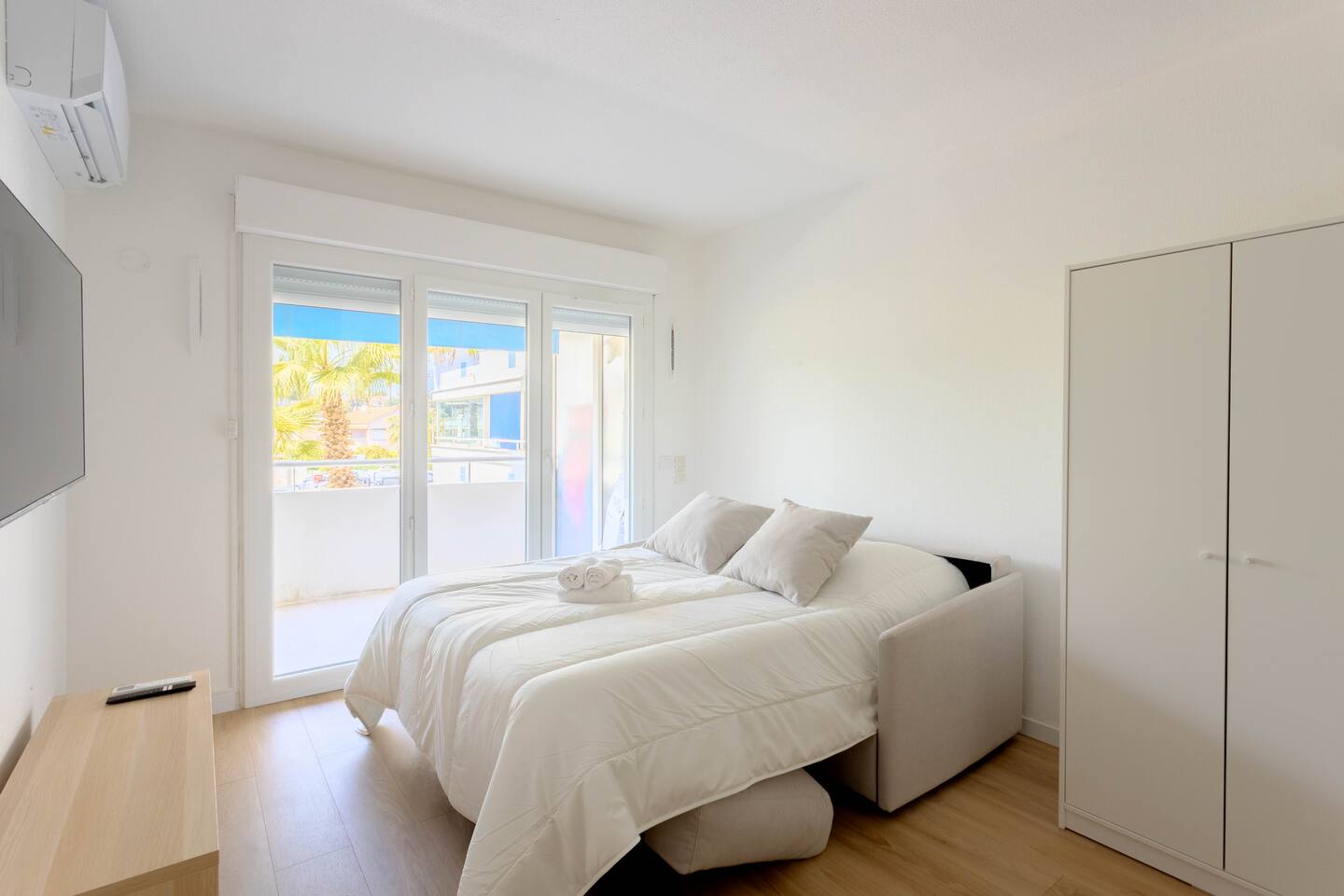 Villeneuve : Studio neuf avec terrasse et parking, Villeneuve-Loubet
