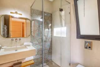 villa Zina, Élégance et luxe,piscine & jacuzzi — photo 18
