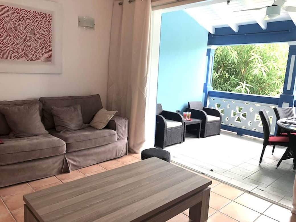 Living room and terrace Lataniers 12