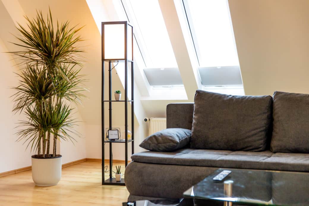 Grosse Dachgeschosswohnung für bis zu 6 Personen Grosse Dachgeschosswohnung für bis zu 6 Personen