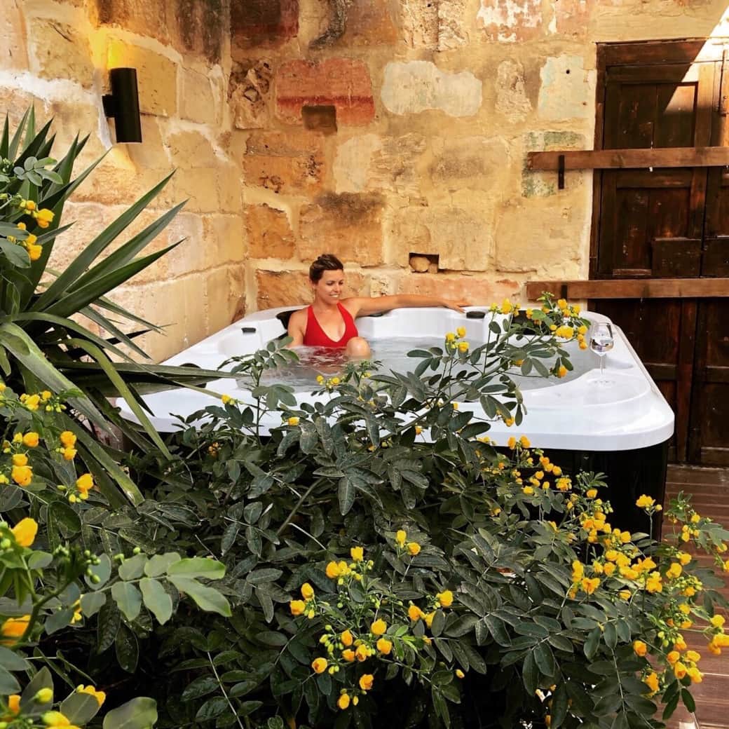 Garden/Jacuzzi: Time to relax