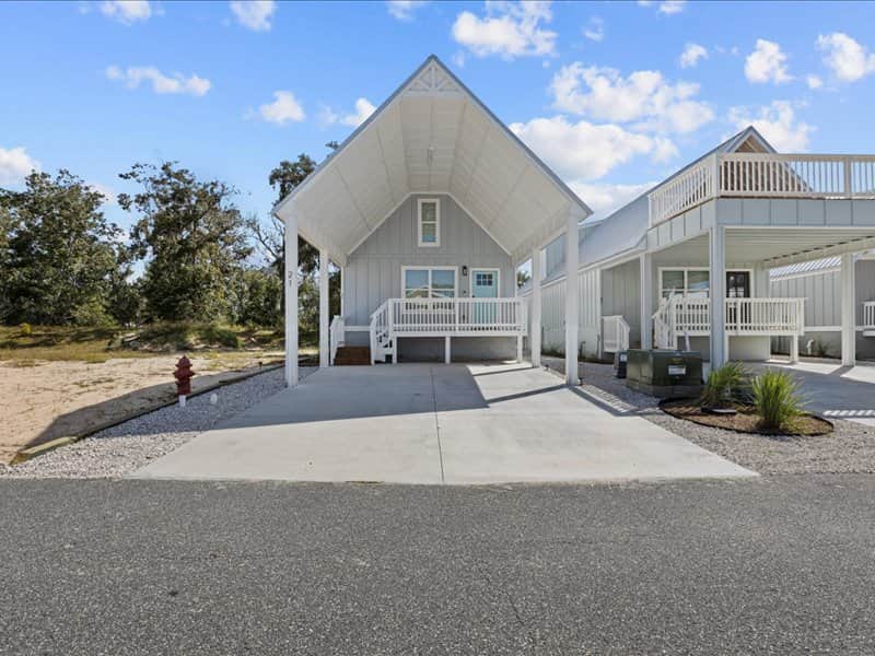 Front Exterior/Parking