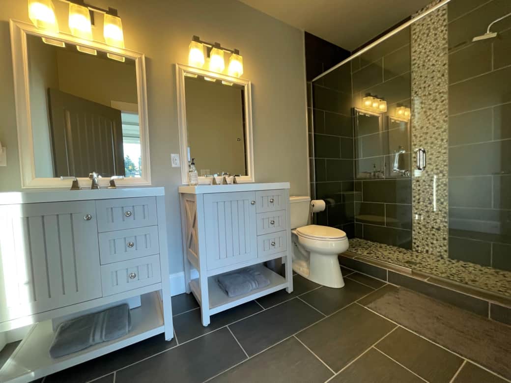 2nd Master bathroom