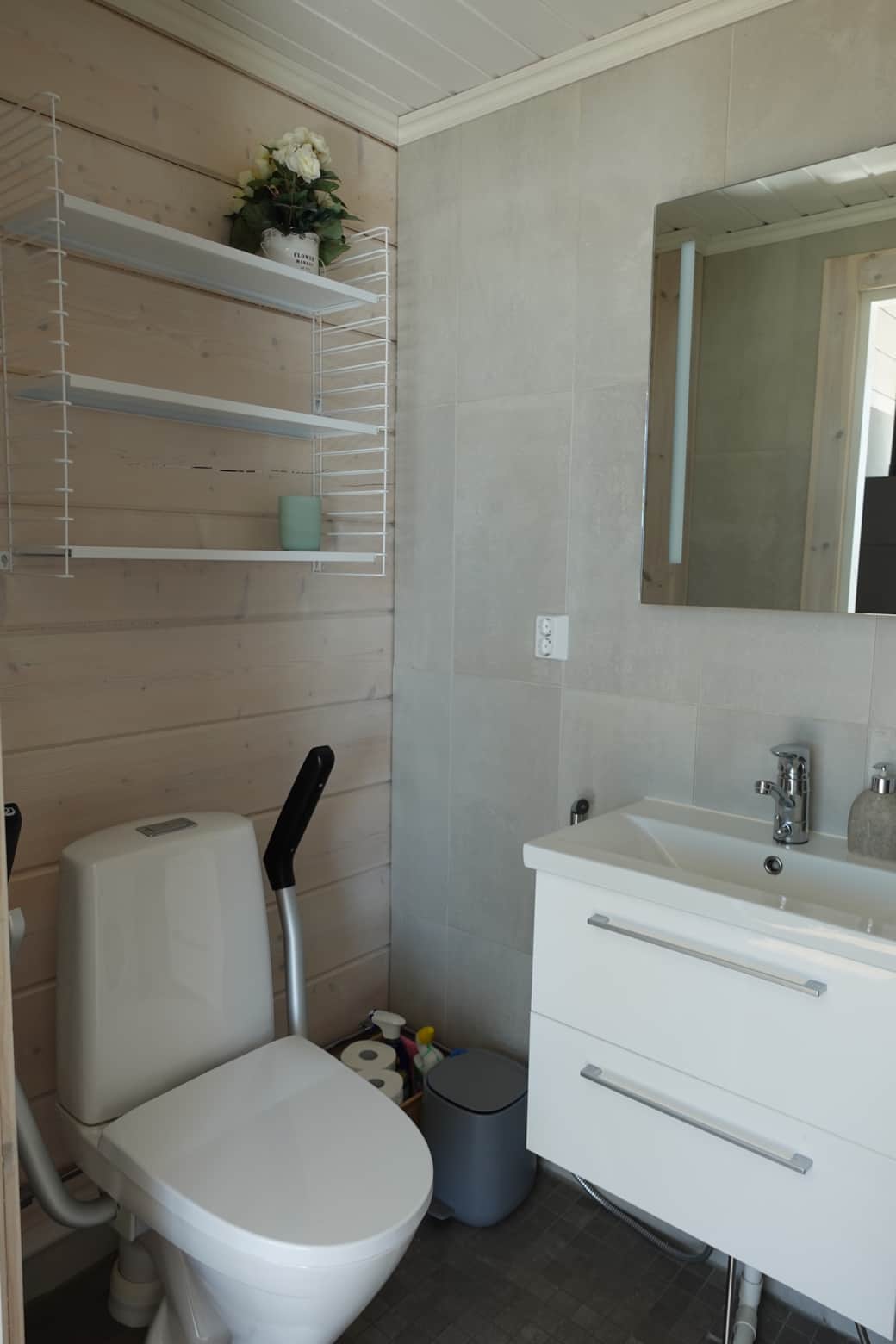Main Cabin Toilet