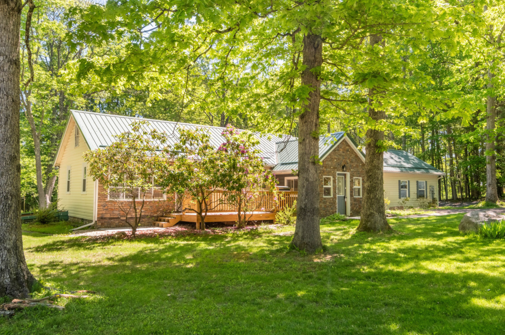 Falls Inn Deep Creek Lake party house rental exterior, sleeps 12