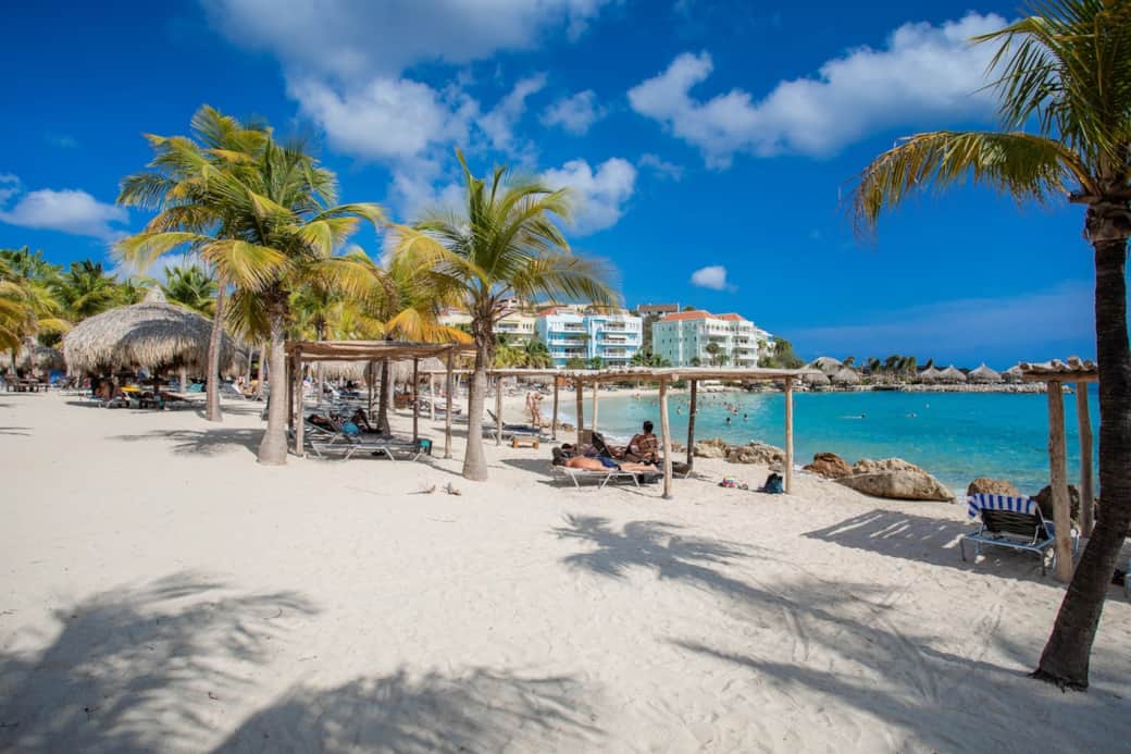 Blue Bay beach is 2 min by car or max 10 min walk. Beach access and sun loungers included.