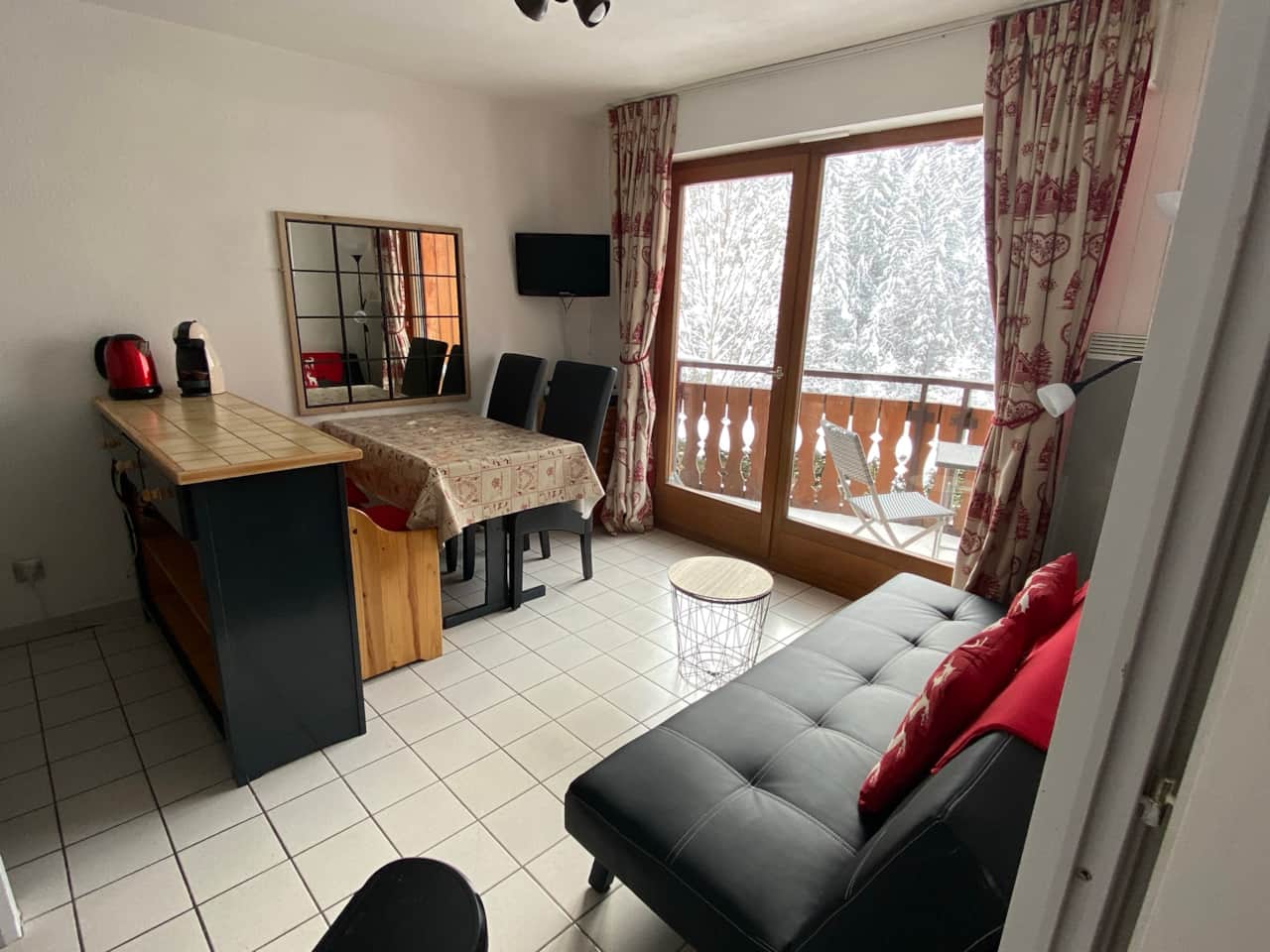 Living area with mountain view