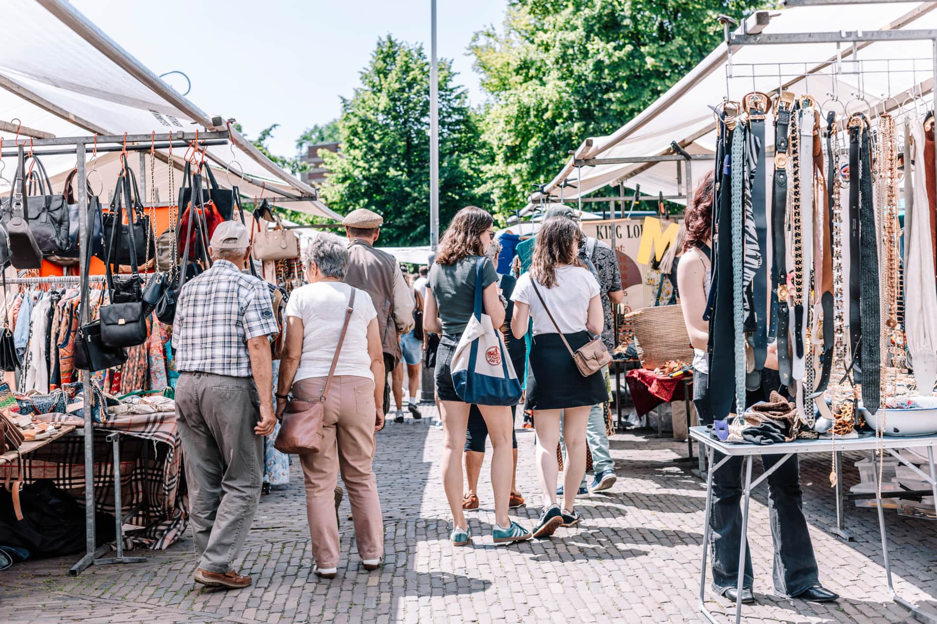 Amsterdamse grachten in de buurt van de woonboten