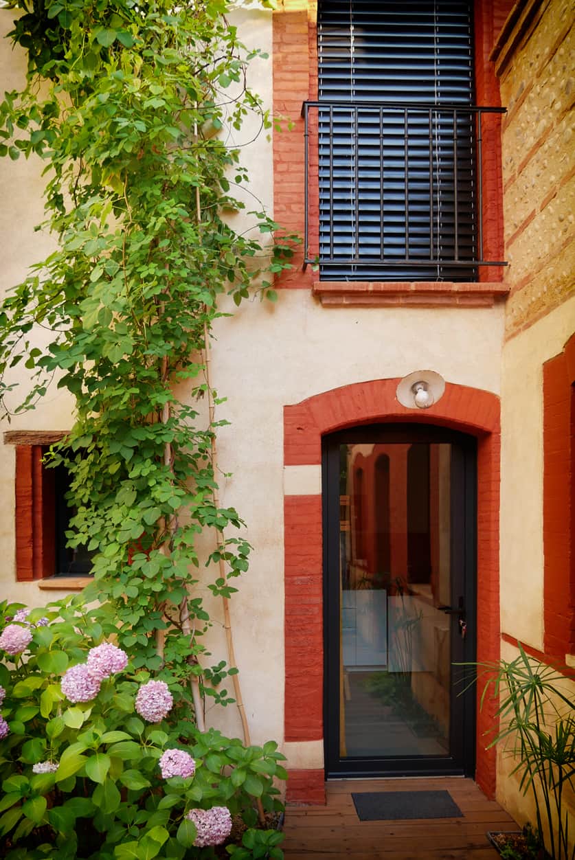 La porte d'entrée du Home du Tigre