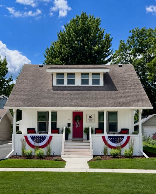 Front of Surf & Serenity House in Clear Lake, Iowa