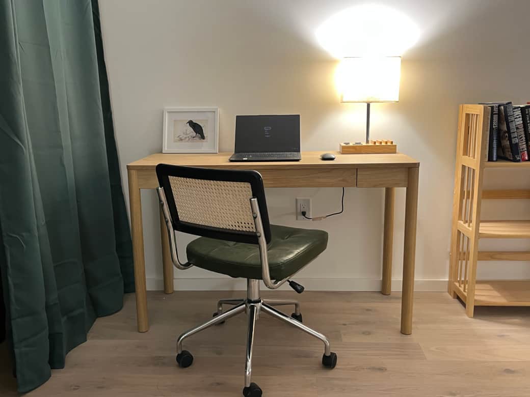 A space to squeeze in a work call or write your letters. A space to squeeze in a work call or write your letters.