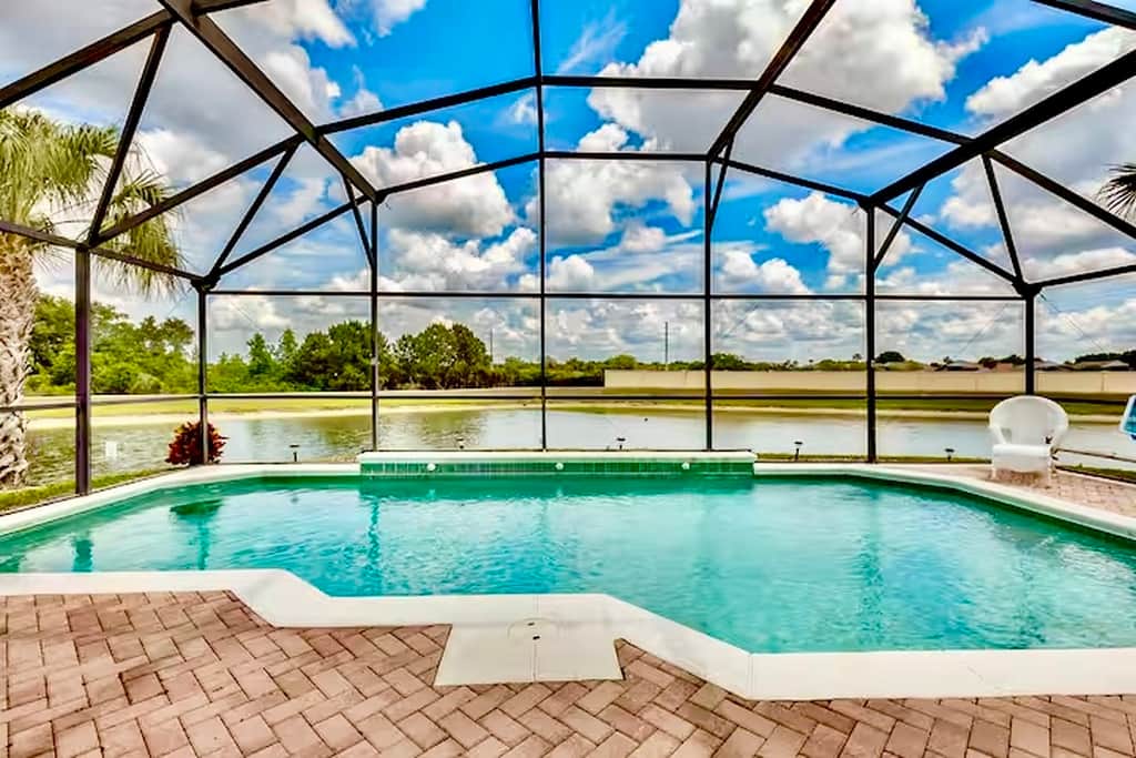 Your own pool with lake view