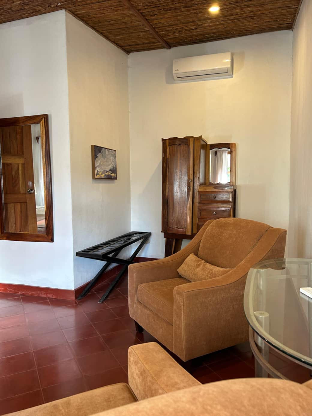 Stuffed chairs, wardrobe, luggage rack, and AC Stuffed chairs, wardrobe, luggage rack, and AC