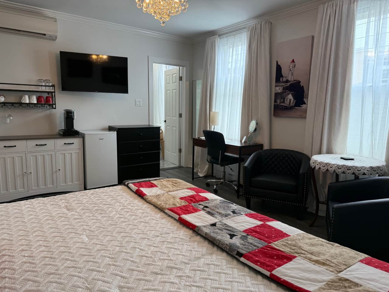 Deluxe King with private 4pc ensuite