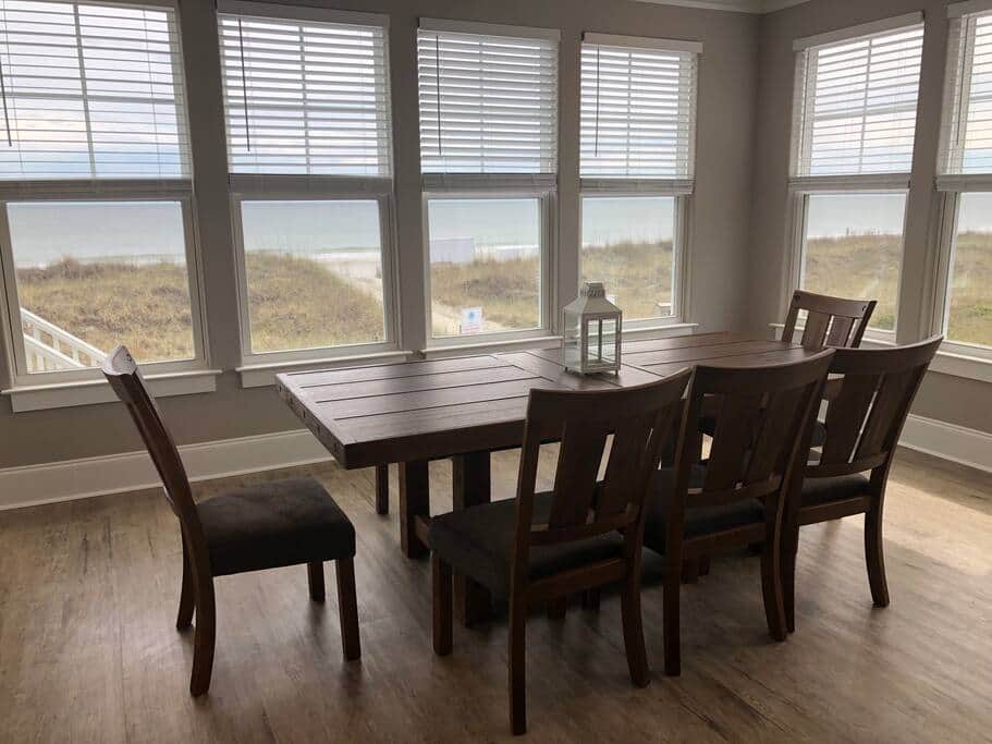 Baileys Blue Ocean View dining 
