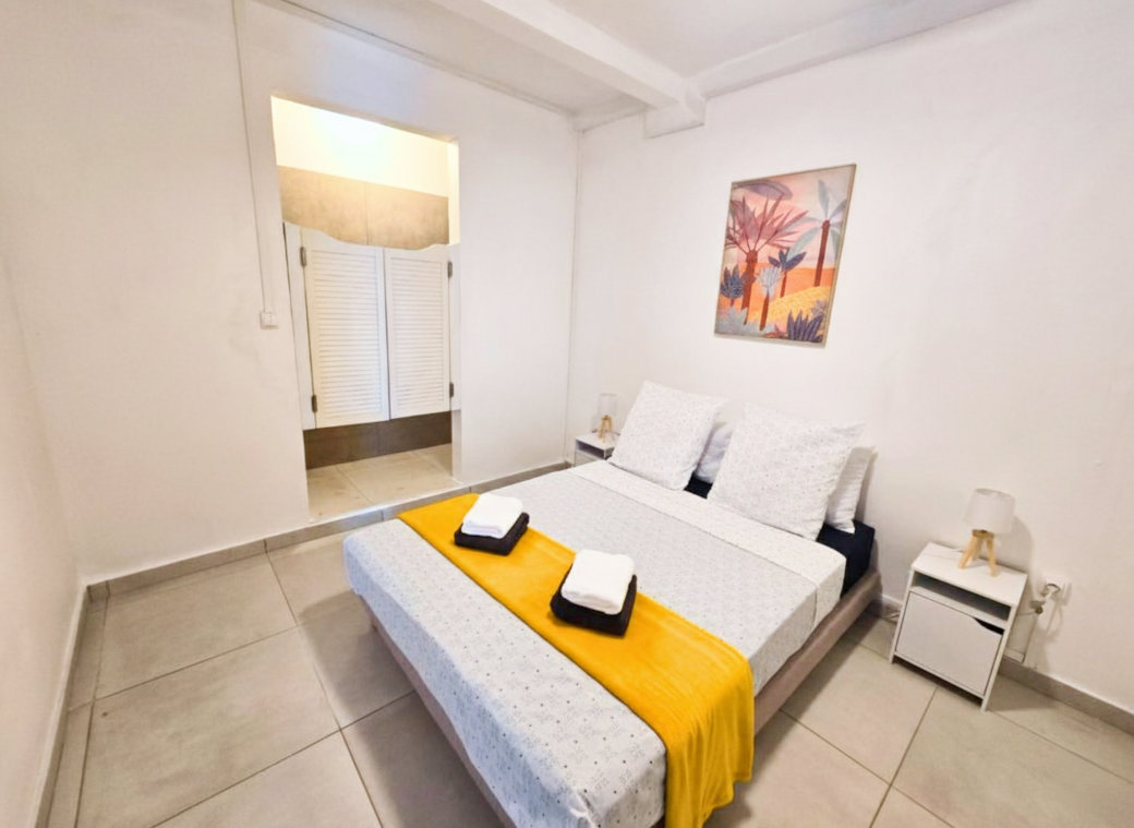 Chambre 2 avec salle de bain Chambre 2 avec salle de bain