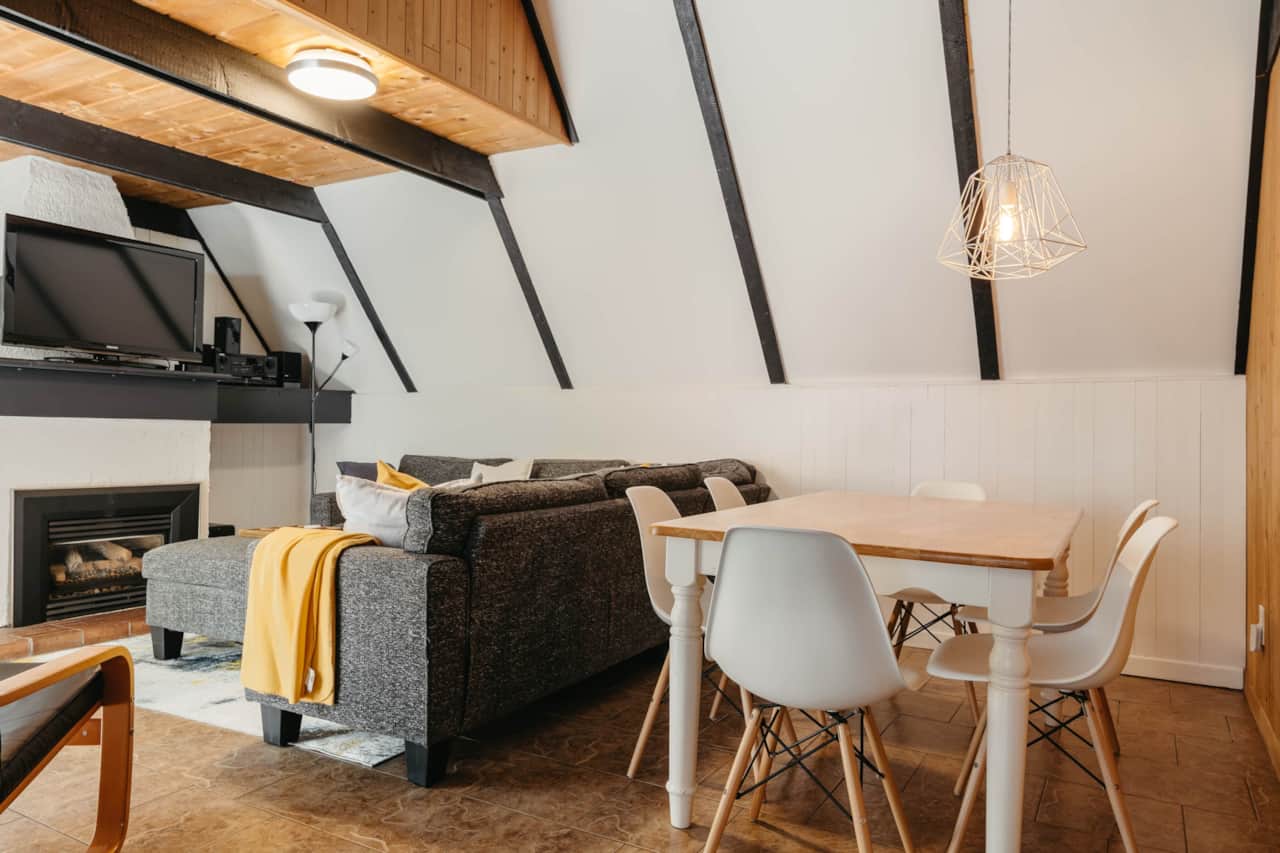 Chalet Le Paradis, vue de la salle à manger et salon