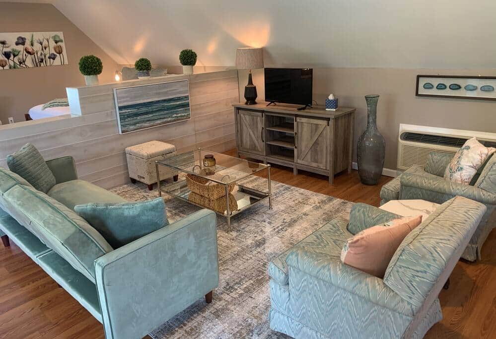 Walden Hall's Enchanted Poets’ Loft Studio Apt. Apartment in Culpeper