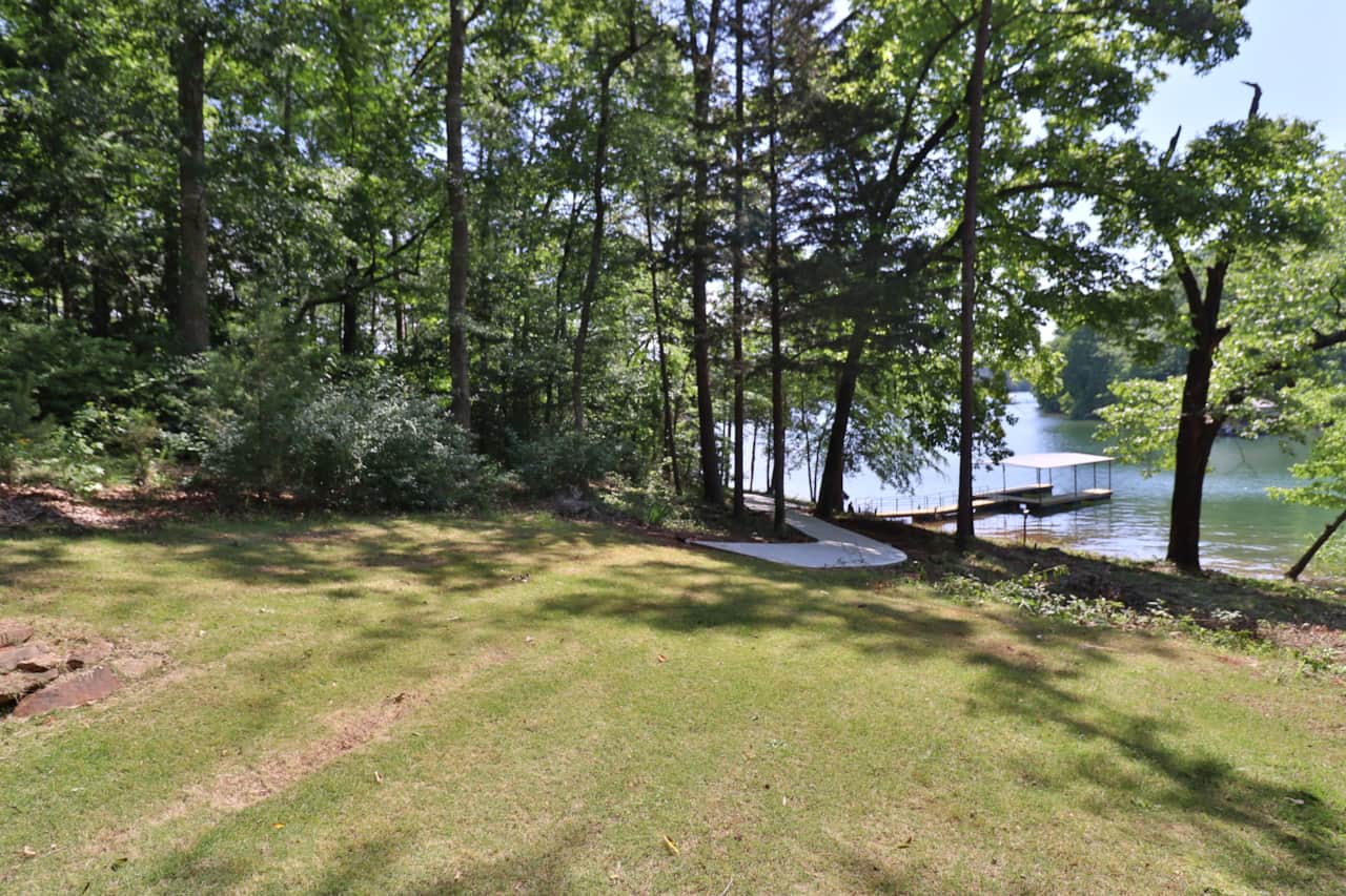 Lakefront Gem - Hartwell GA - View to the private dock 