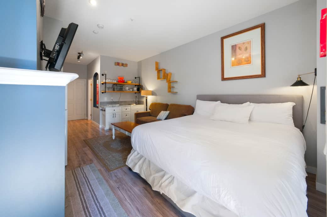 Unit 104B King Bed Unit 104B King Bed