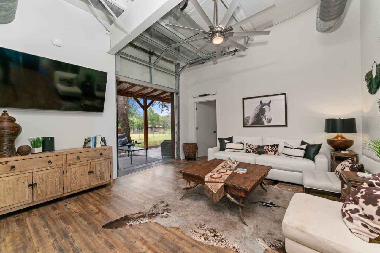 Living Room w/Access to outdoor patio