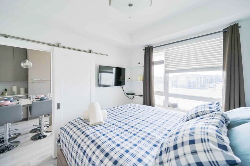 This ultra comfy bedroom has its own wall mounted 40” tv with cable, Netflix and more. The tv isn’t the only view in the room; enjoy the scenery out the window from the comfort of your bed, and how about waking up to views of the Rocky Mountains! 