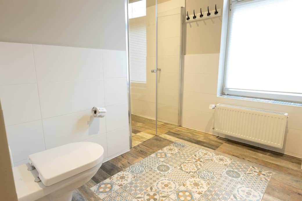 Das Bad ist fast so gemütlich wie ein Wohnzimmer