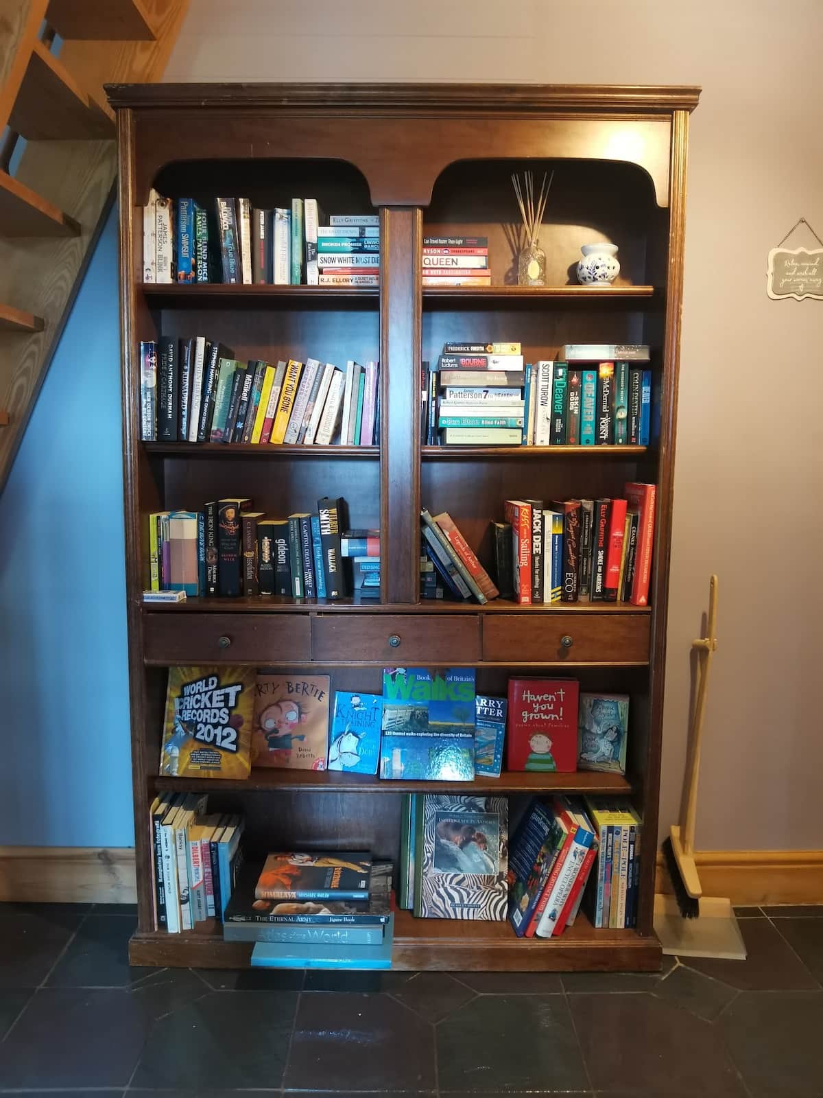 The book shelf is well stocked with a real mix of literature, guides, factual books and children's fiction. There are also usually maps, but if they have gone missing ask us! 