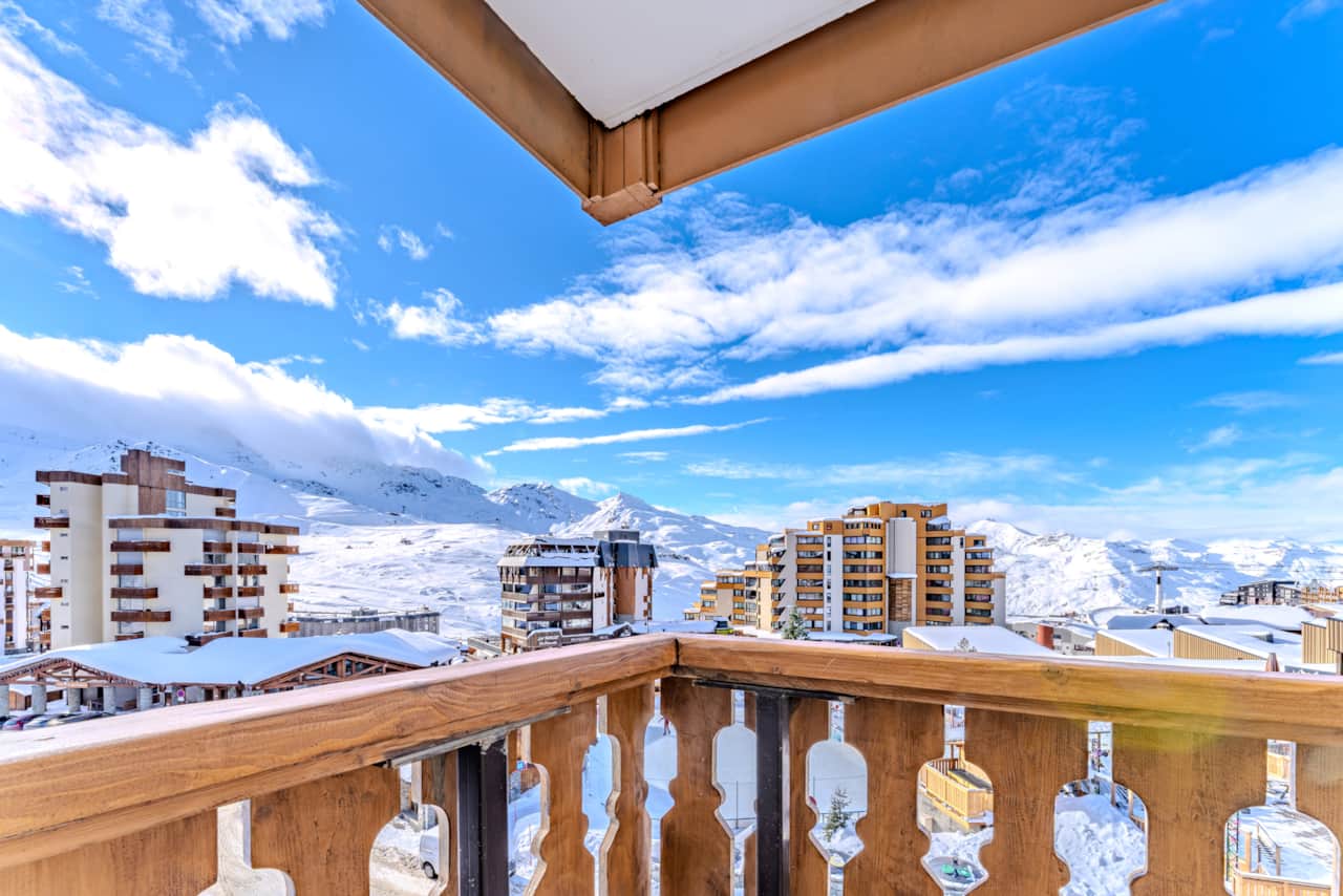 Vue panoramique sur Val Thorens depuis le balcon — Wooden Paradise, Val Thorens