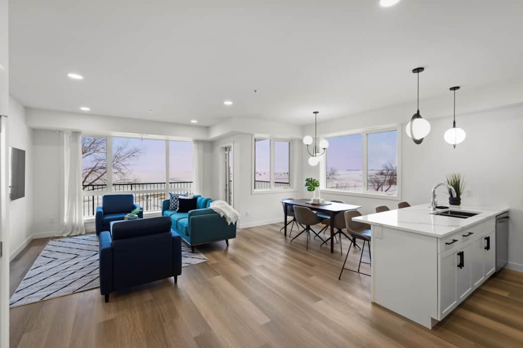 Massive panoramic windows