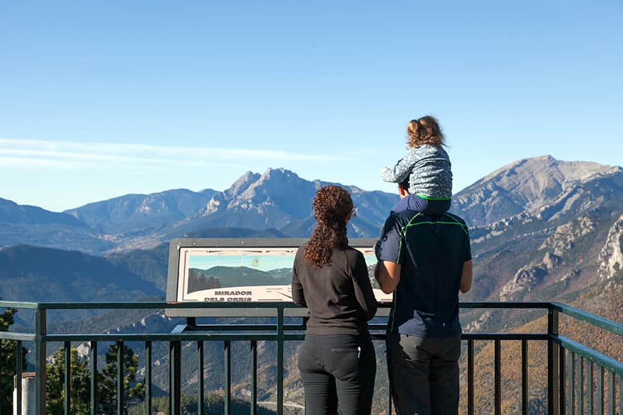 Família gaudint d'activitats al Pirineu
