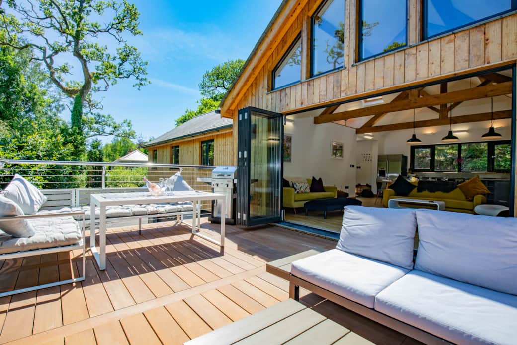 Vast Balcony for entertaining, sunbathing and barbecuing. 