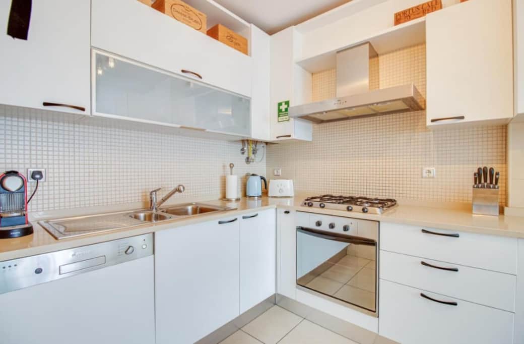 Fully equipped kitchen