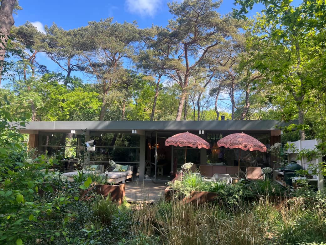 Bungalow villa + 1400 m2 garden