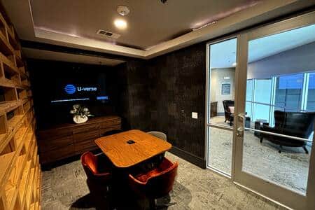 BUSSINES CENTER