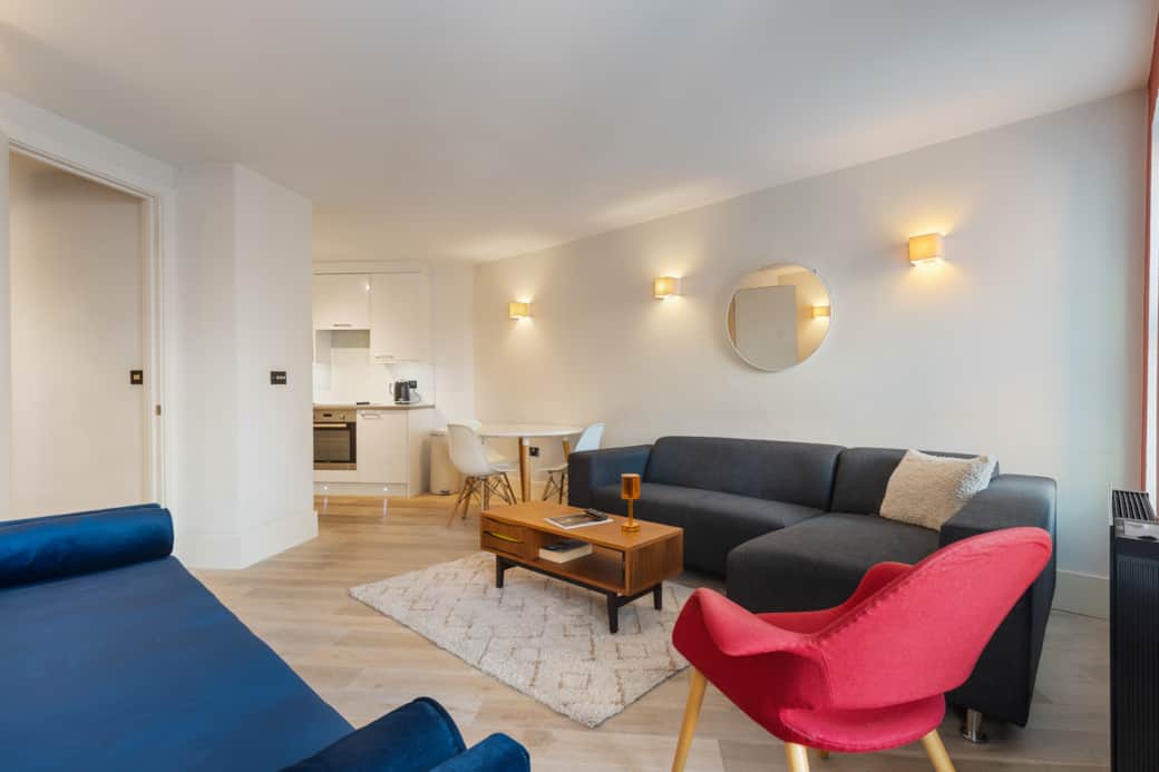 102 Rochester Row SW1P-3