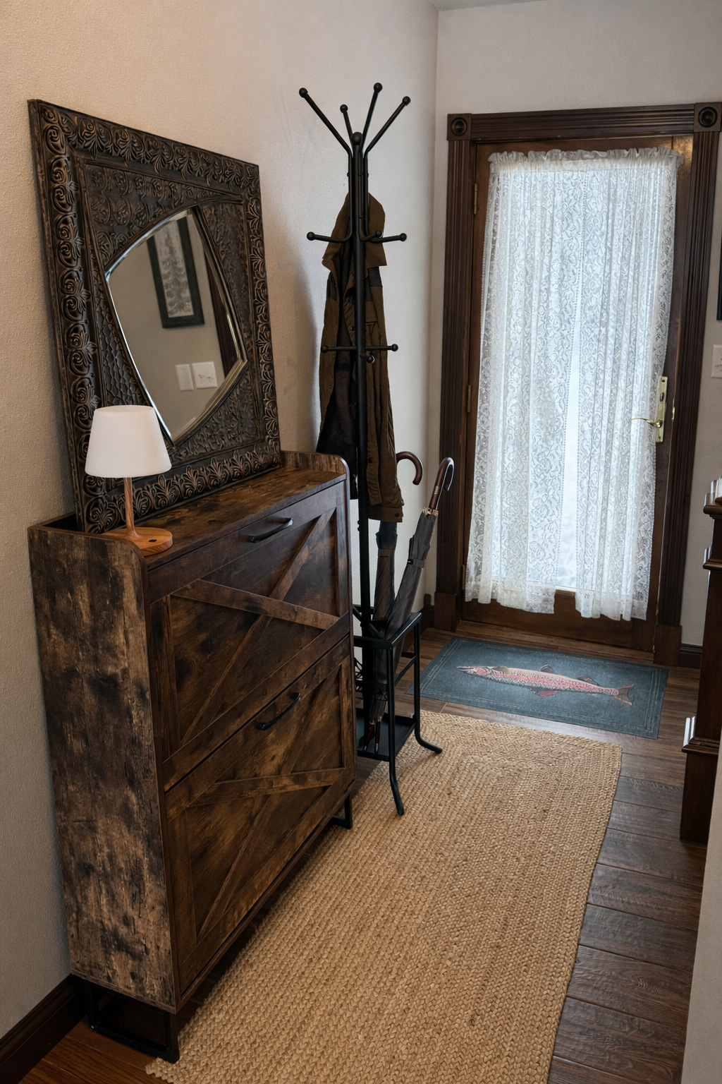 Welcoming entry with convenient storage. Welcoming entry with convenient storage.