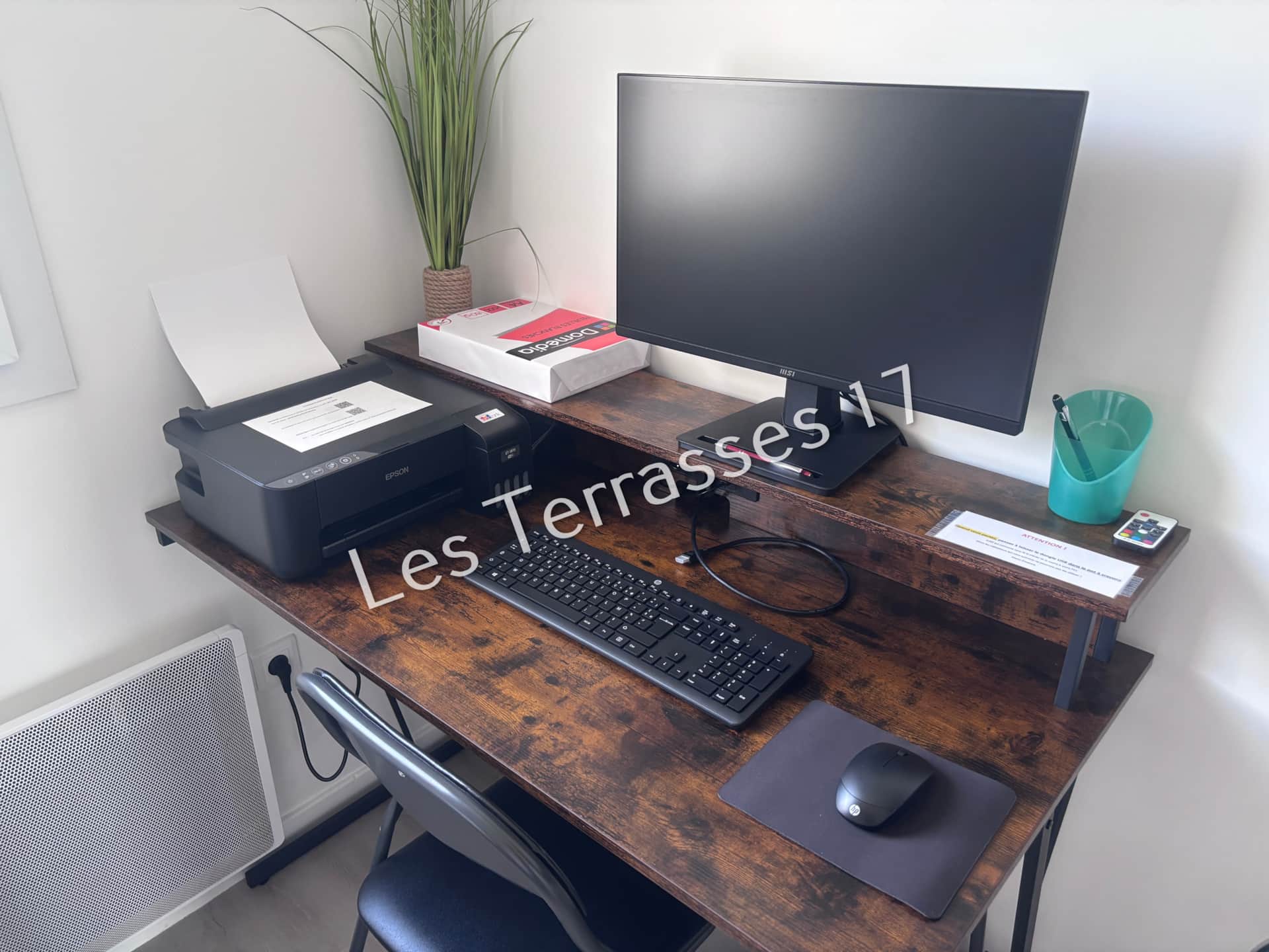 Dedicated workspace with desk, monitor and printer in an apartment at Les Terrasses 17