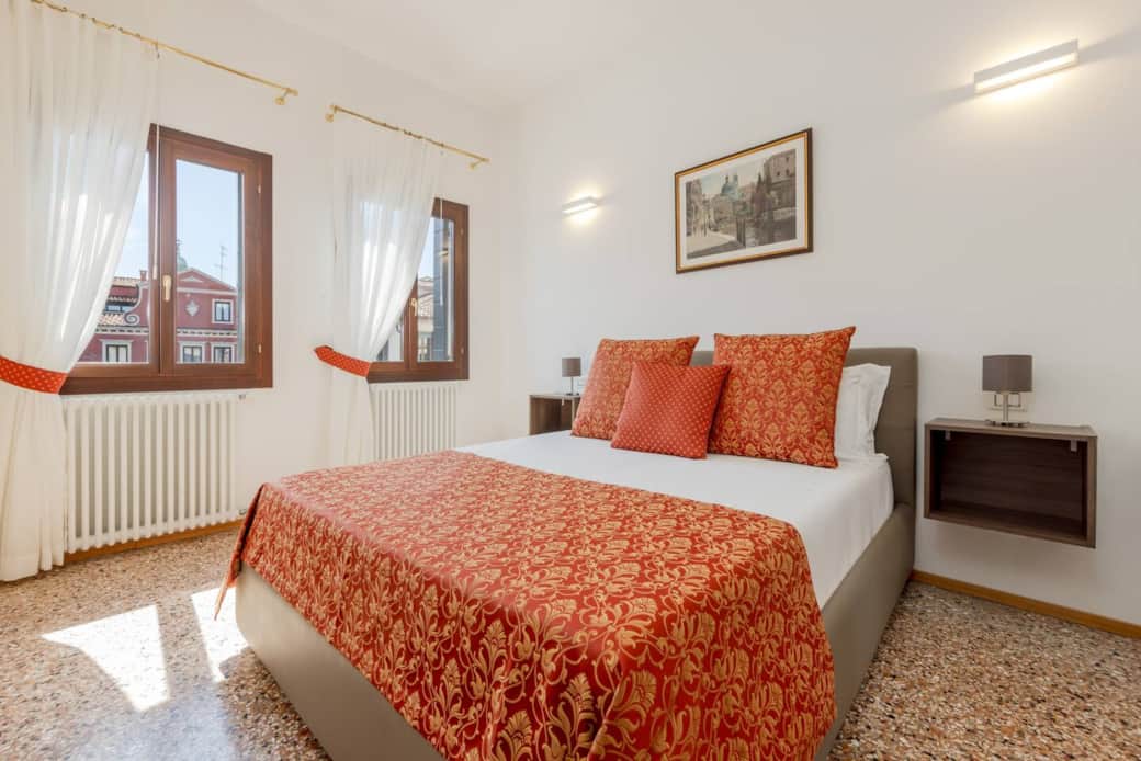 "Red" bedroom "Red" bedroom