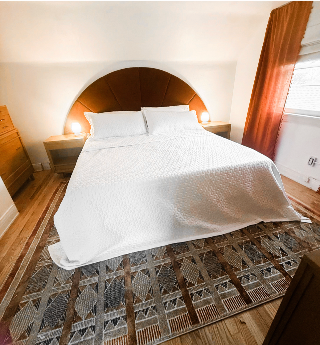 Main bedroom - upstairs with large walk in closet