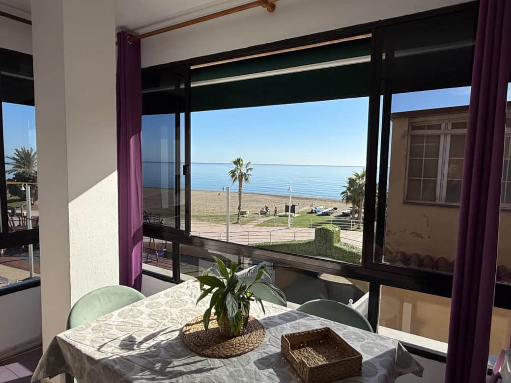 Ventanal abierto salón