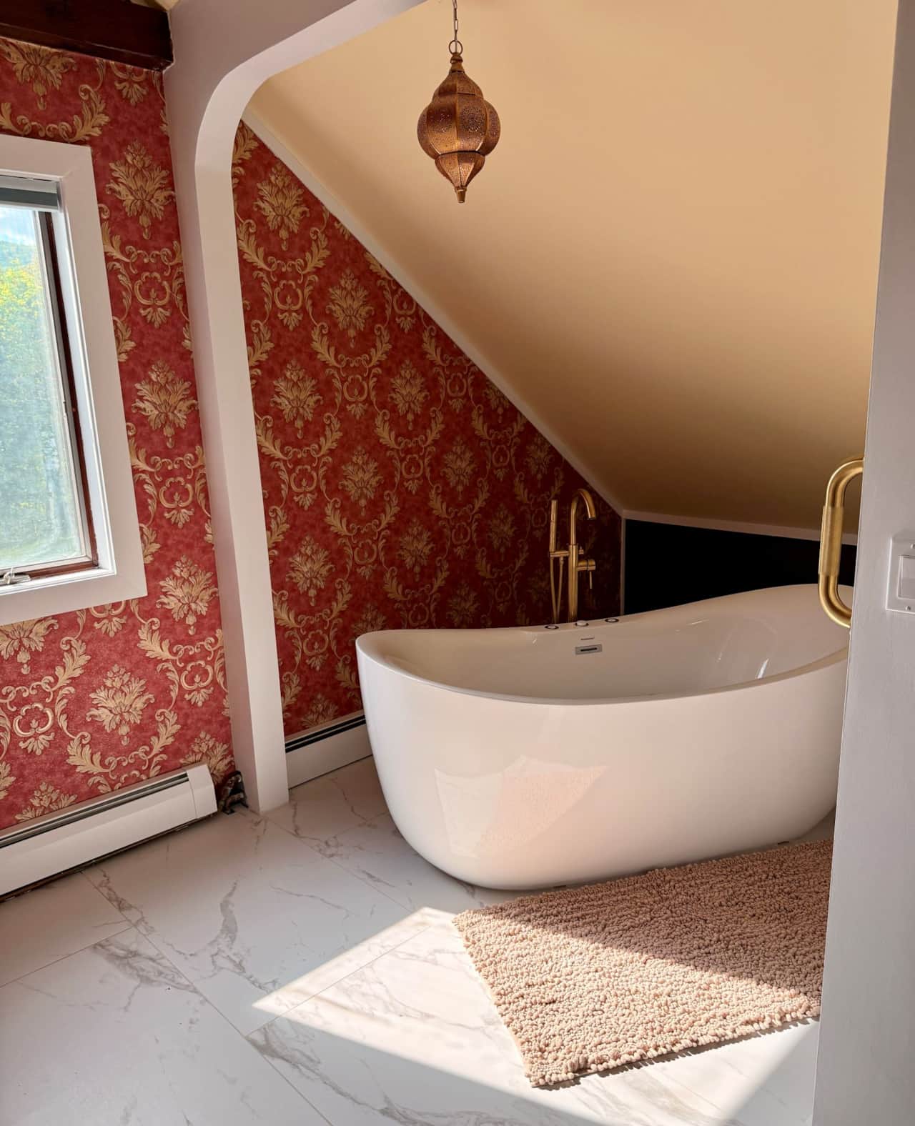 Grand Suite Bath Tub