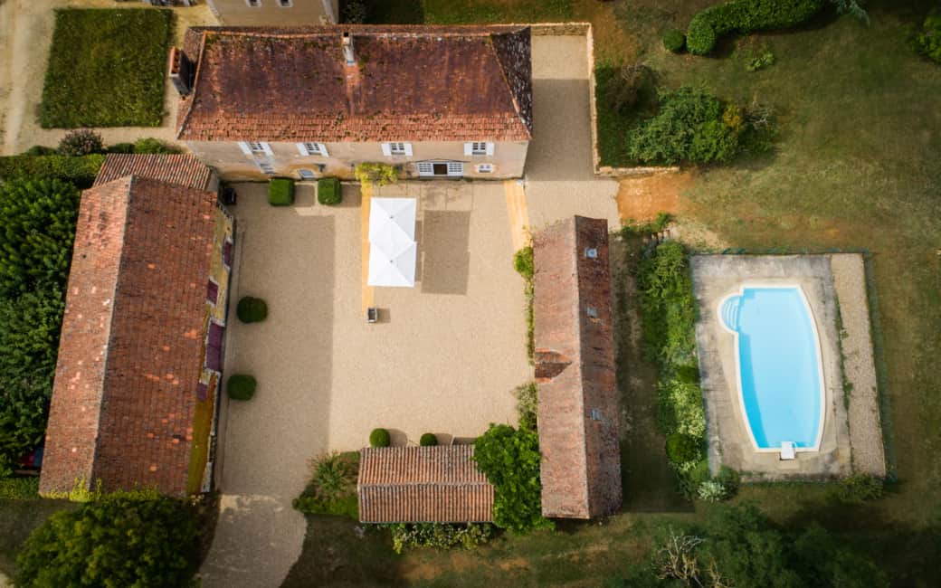 Survol majestueux du Domaine, entre patrimoine historique et écrin naturel Survol majestueux du Domaine, entre patrimoine historique et écrin naturel
